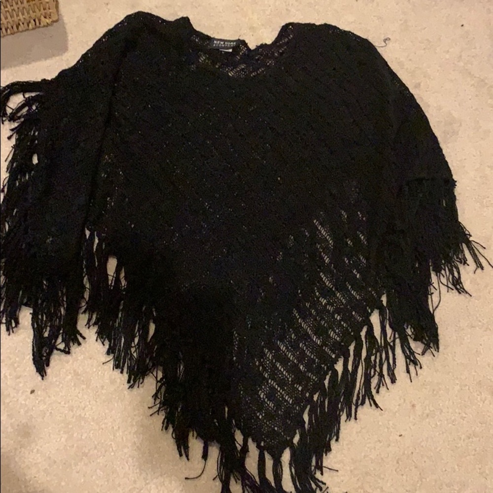 COPY - Black poncho one size NY&Co